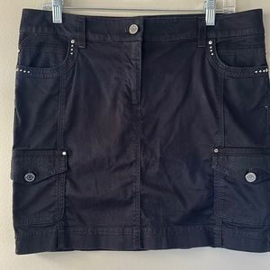 Size 10 WHBM cargo mini skirt with subtle stud detail on front/back pockets